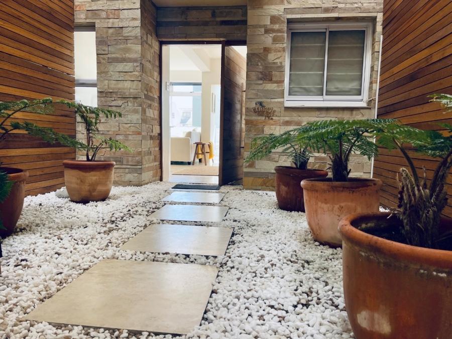 To Let 3 Bedroom Property for Rent in Sea Point Western Cape